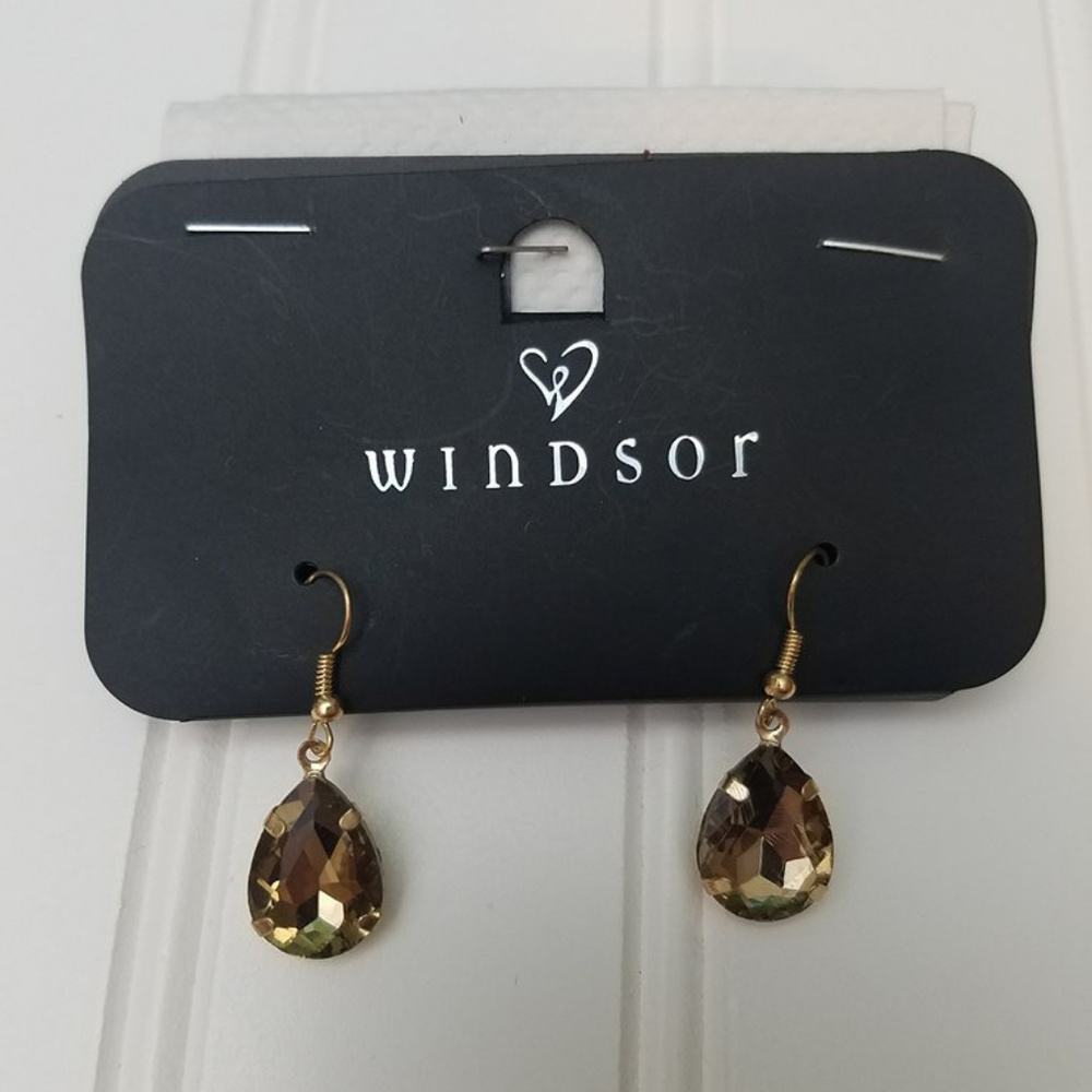 Beautiful Gold Dangle Earrings NEW